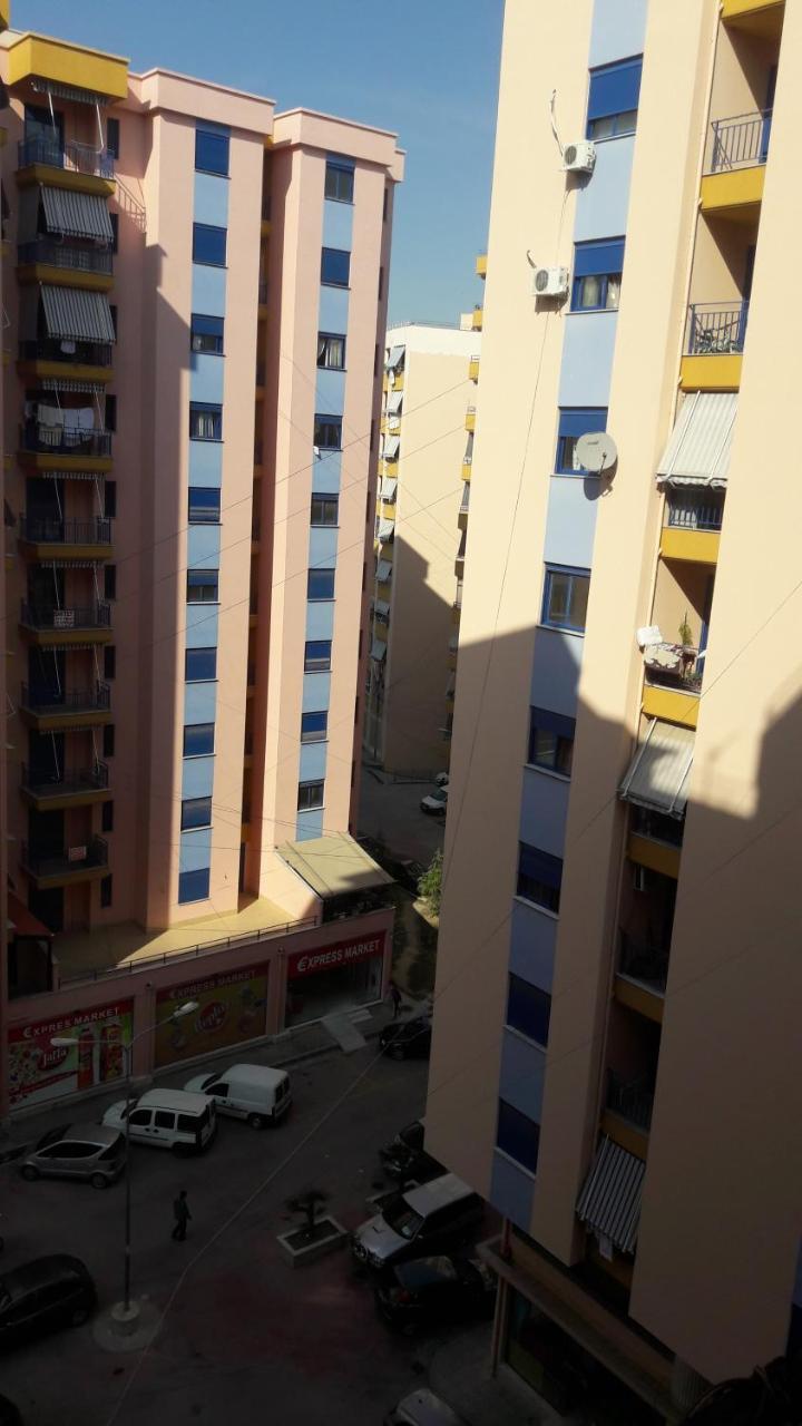 Hotel Kompleksi Pallatet Mertiri Fier Exterior foto